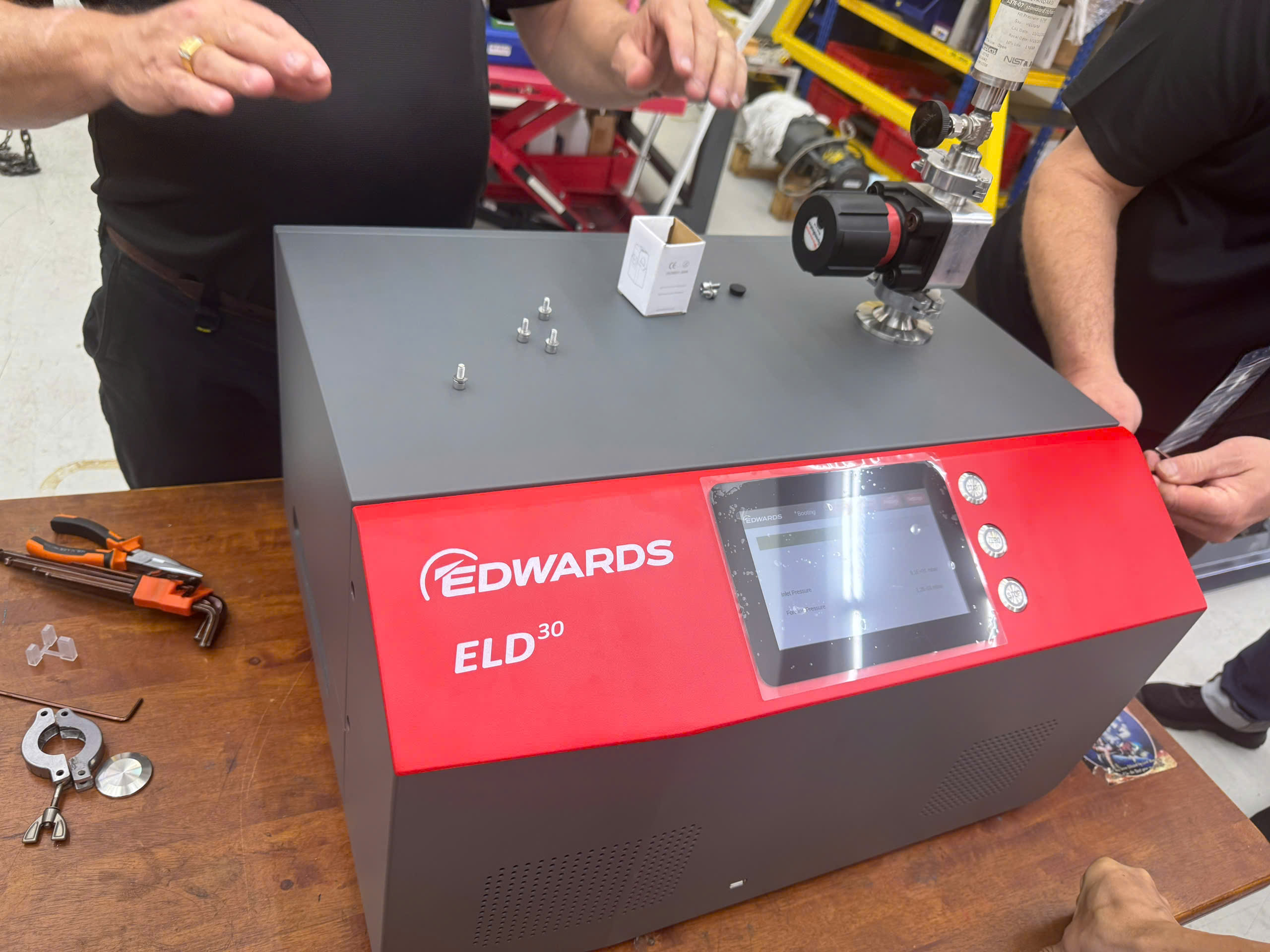Máy đo rò rỉ khí Heli Edwards ELD30 