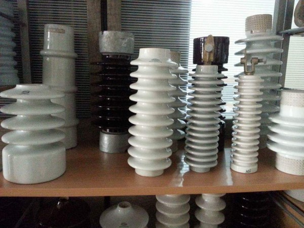 Bơm hút chân không sử dụng trong sản xuất sứ cách điện